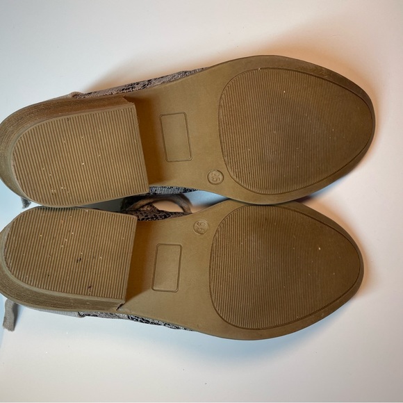 Very G Gray Snakeskin Pattern Canvas Bootie Boots Shoes 9.5 - Picture 6 of 10